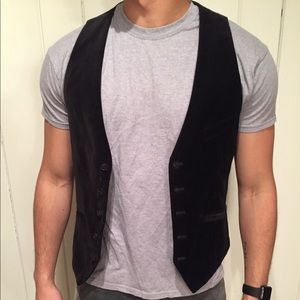 Men’s all black velvet vest